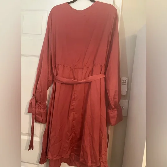 Elegant plus size Pink faux Wrap Dress - Picture 7 of 11
